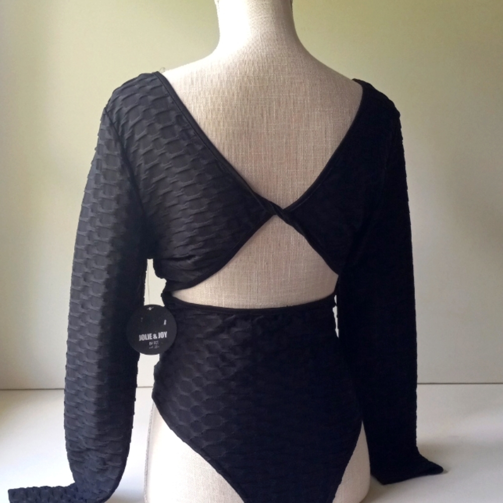 BODYSUIT BACKLESS SCOOP BRAND Super Cute Design NEW!